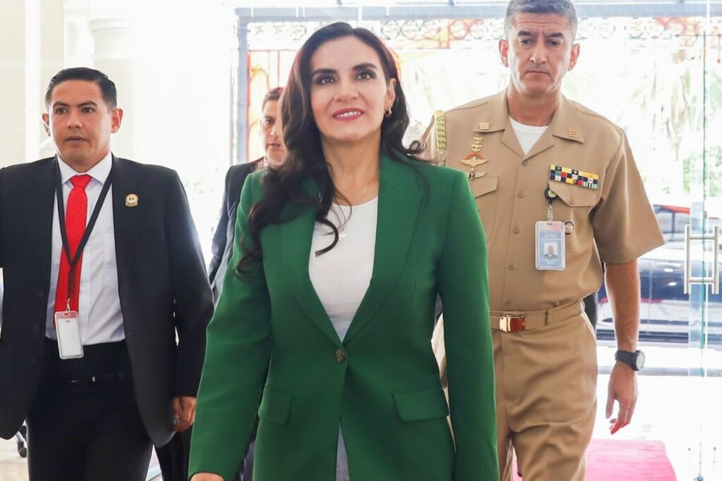 Verónica Abad durante un encuentro con Cancillería.