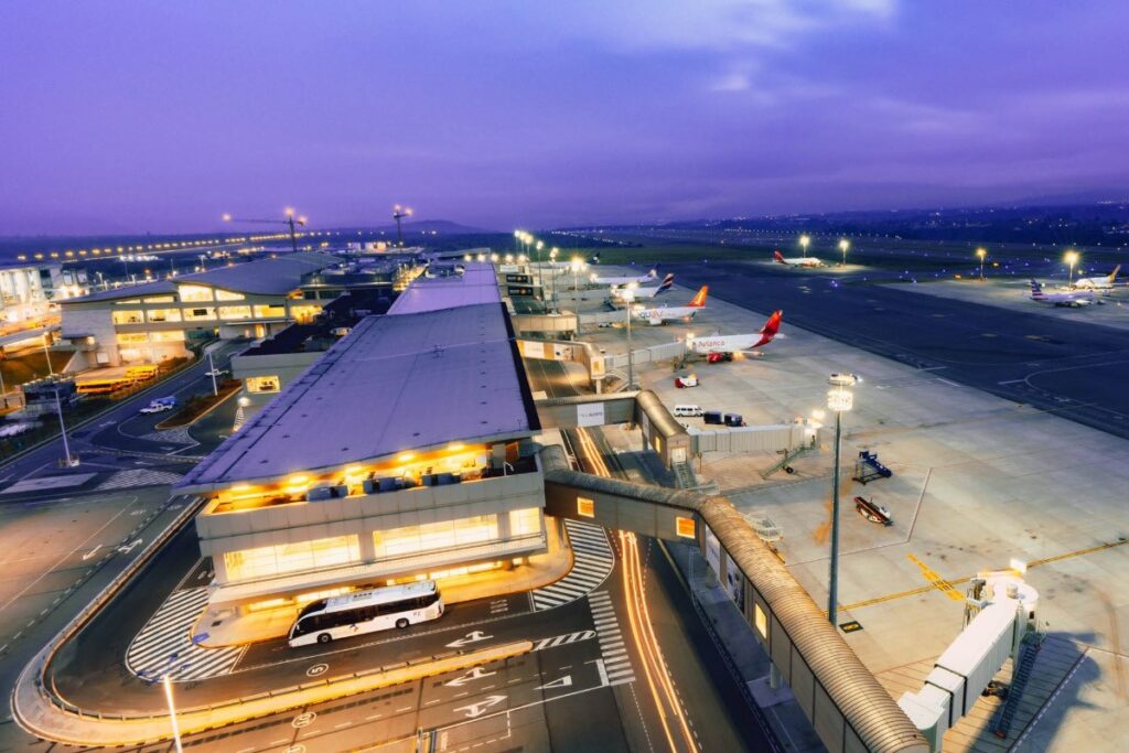 El aeropuerto Mariscal Sucre de Quito es uno de los principales hub de transporte internacional. Cortesía