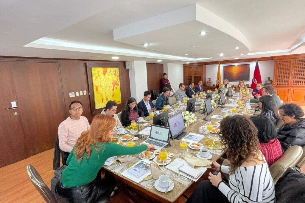 Mónica Heller, presidenta de la Cámara de Comercio de Quito, dialogó con periodistas sobre la situación de las finanzas públicas.