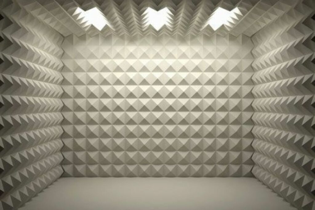 Existen materiales profesionales para tratar el audio como esponjas y paneles acústicos. Foto: Pinterest.