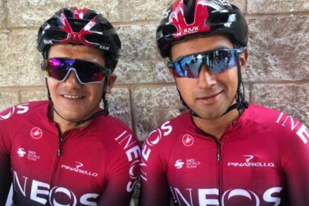 Richard Carapaz (izq.) y Jhonatan Narváez cuando compartieron equipo en Ineos.