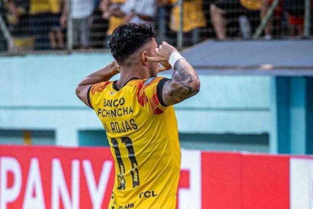 Joao Rojas celebra su gol con Barcelona SC ante Delfín. Foto: Barcelona SC