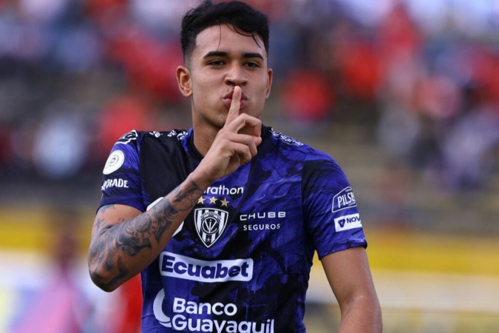 Kendry Páez celebrando su gol en el partido entre El Nacional e Independiente del Valle por la Liga Pro 2024.