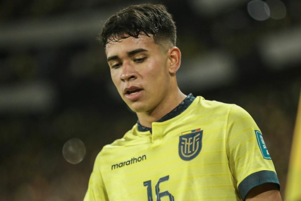 Kendry Páez en un partido con la Selección de Ecuador.