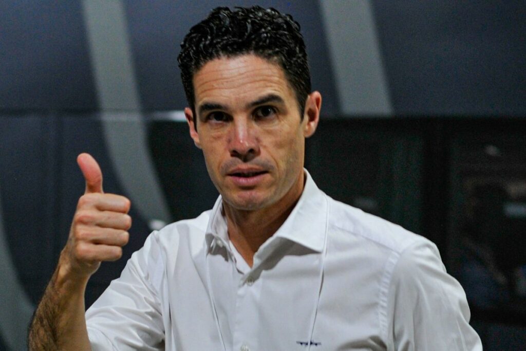 Josep Alcácer, DT de Liga de Quito, en la previa de un partido de la Copa Libertadores 2024.