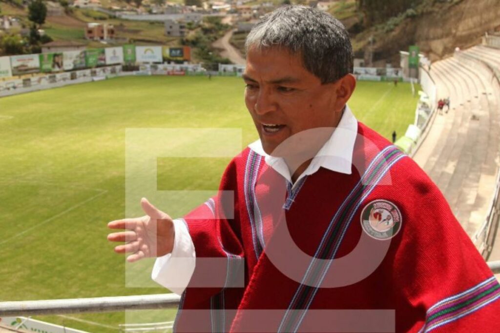 Luis Alfonso Chango, presidente de Mushuc Runa, en el estadio de Echaleche. Foto: Archivo / EL COMERCIO.