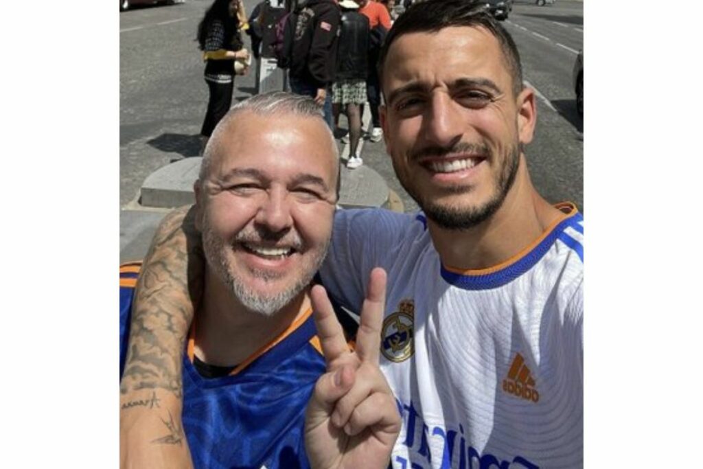 Joselu junto con su padre presentes en la final de la Champions League 21/22 entre Real Madrid y Liverpool.