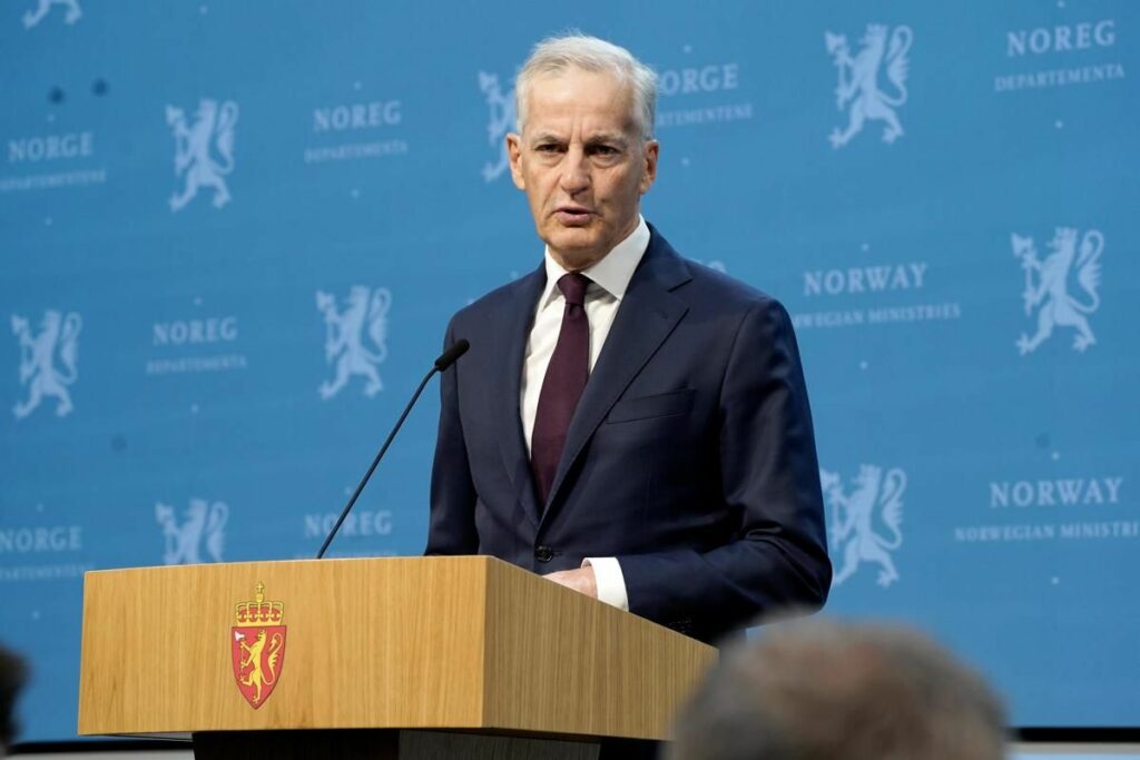 El primer ministro noruego, Jonas Gahr, anuncia en rueda de prensa que Noruega reconocerá Palestina como estado independiente el próximo 28 de mayo, en Oslo. España, Noruega e Irlanda anunciaron este miércoles el reconocimiento de Palestina como Estado, una decisión que se formalizará el próximo martes y que ha sido saludada por la Autoridad Nacional Palestina y por la organización islamista Hamás.