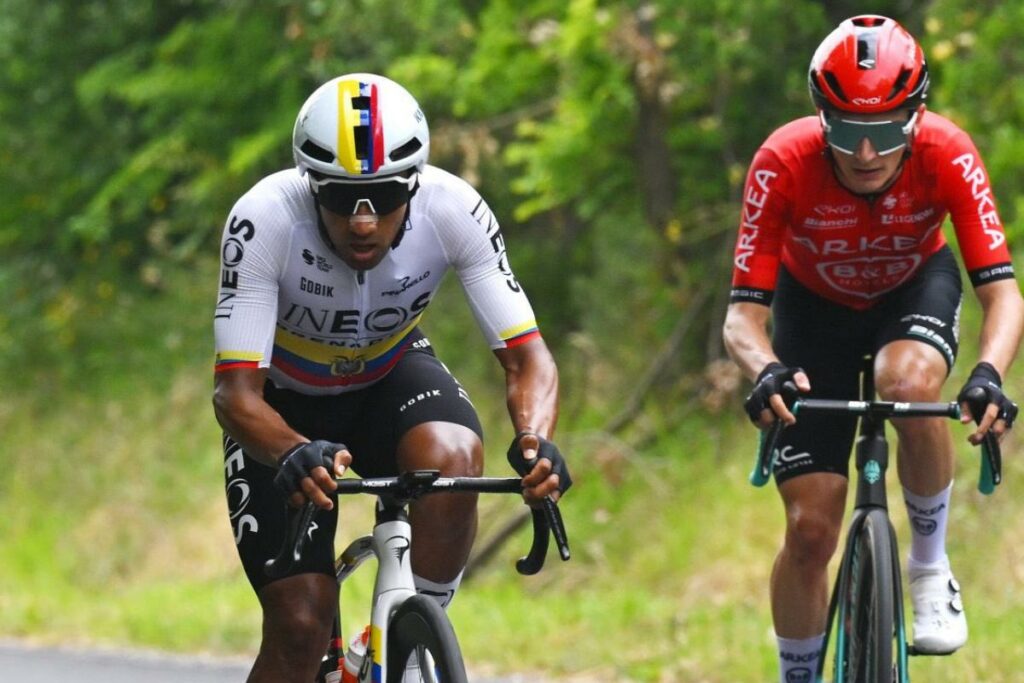 El 'Lagarto' Jhonatan Narváez (izq.) en el Giro de Italia 2024.