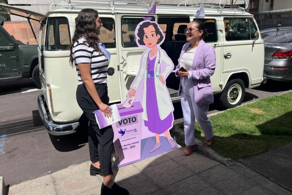 La Kombi Violeta recorrerá nueve cantones de Ecuador. Foto: Ana Guerrero/El Comercio
