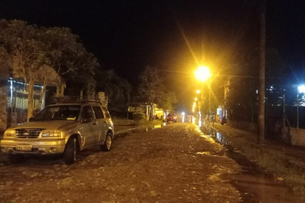 Desde el sábado, las lluvias han causado inundaciones en varios sectores de Francisco de Orellana. Foto: X Riesgos Ecuador