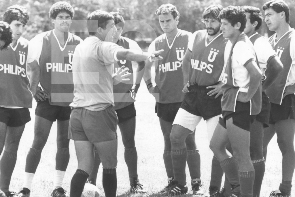 Polo Carrera en su etapa como DT de Liga de Quito en 1990-1991.