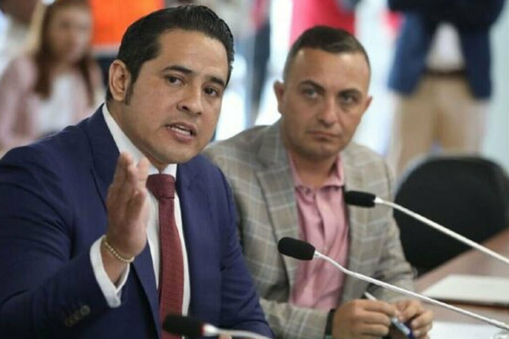 Según la expareja de Ronny Aleaga, el exasambleísta se encontraría en Venezuela. Foto: X Ronny Aleaga