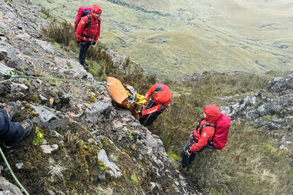 Los agentes de rescate realizaron la búsqueda durante varias horas.