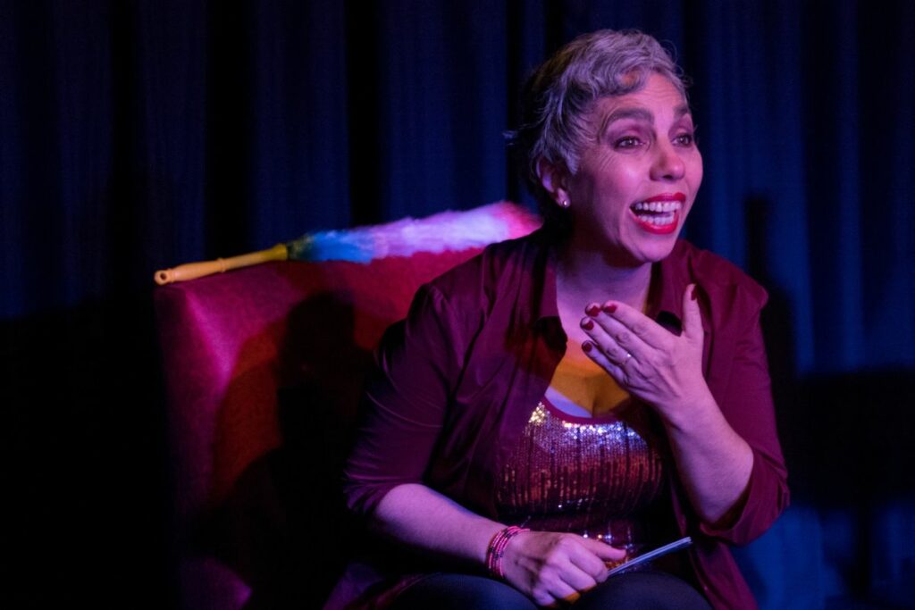 Alexandra Puyol, actriz quiteña, durante la interpretación de 'Madre hay una sola'. Foto: Cortesía