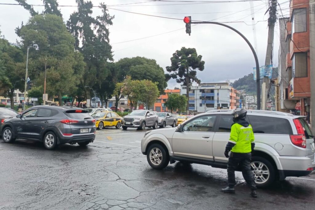 La restricción del Pico y placa funciona de lunes a viernes. Foto: X AMT