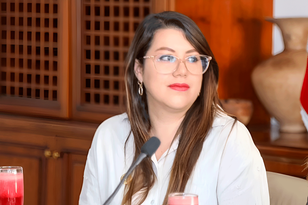 El juicio político a la exministra Andrea Arrobo avanzará en la Comisión de Fiscalización. Foto: X Andrea Arrobo