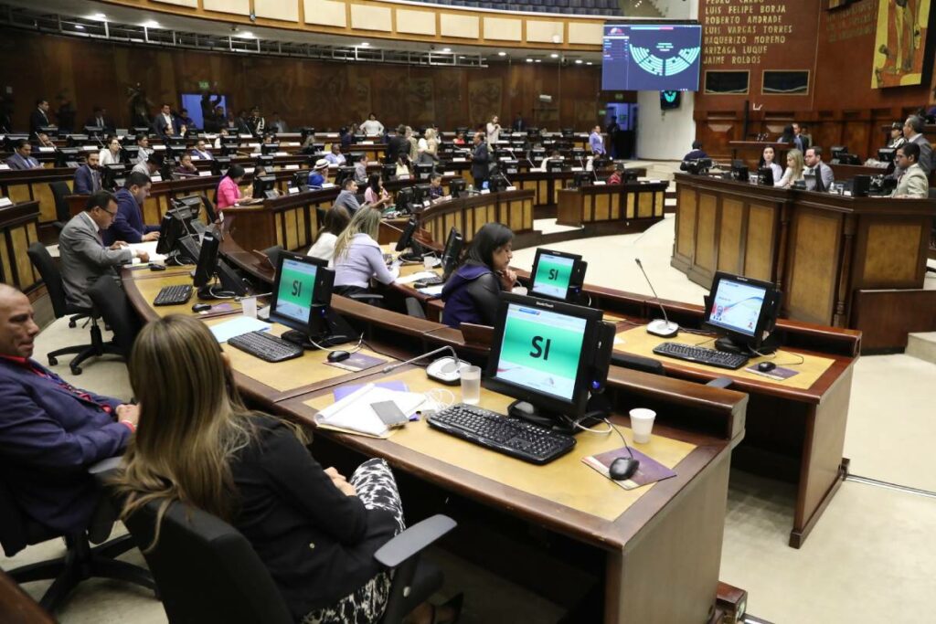 El proyecto de ley para la transferencia y automática de recursos a los Gobiernos Autónomos Descentralizados (GAD) fue aprobado con 106 votos a favor, el 8 de mayo del 2024. Foto: Asamblea Nacional