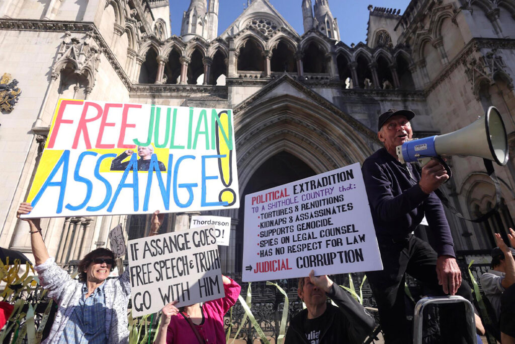 Julian Assange tendrá un nuevo recurso de apelación contra su extradición a Estados Unidos. Foto: EFE