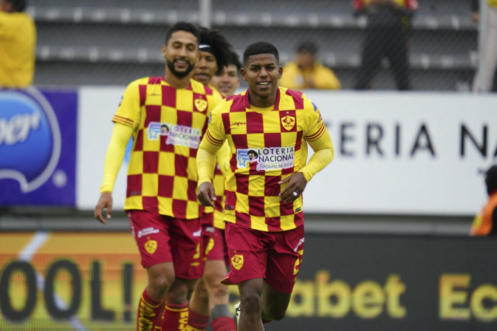 Luis Cano celebra uno de los goles marcados con Aucas en la temporada 2024. Foto: API.