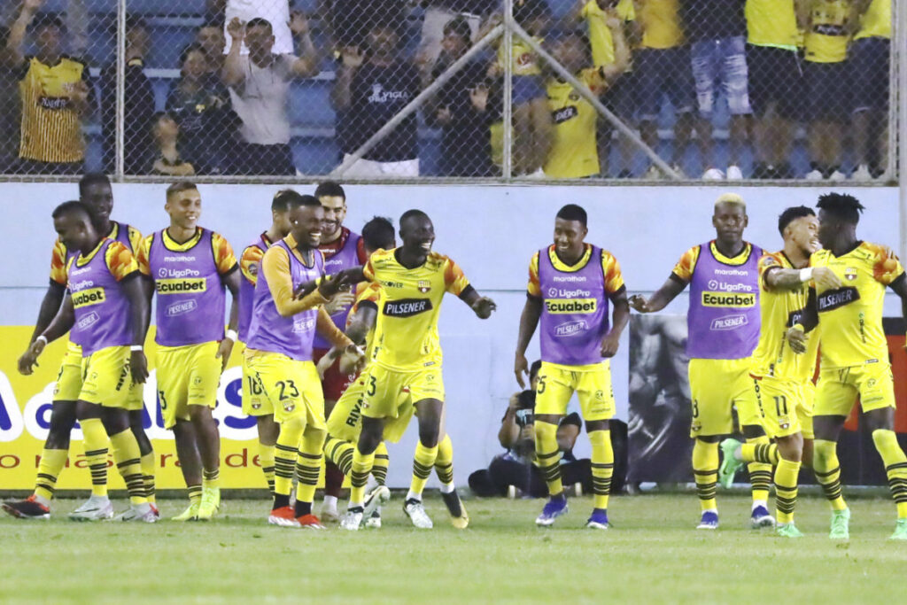 Jugadores de Barcelona SC en el estadio Jocay de Manta en la Liga Pro 2024.
