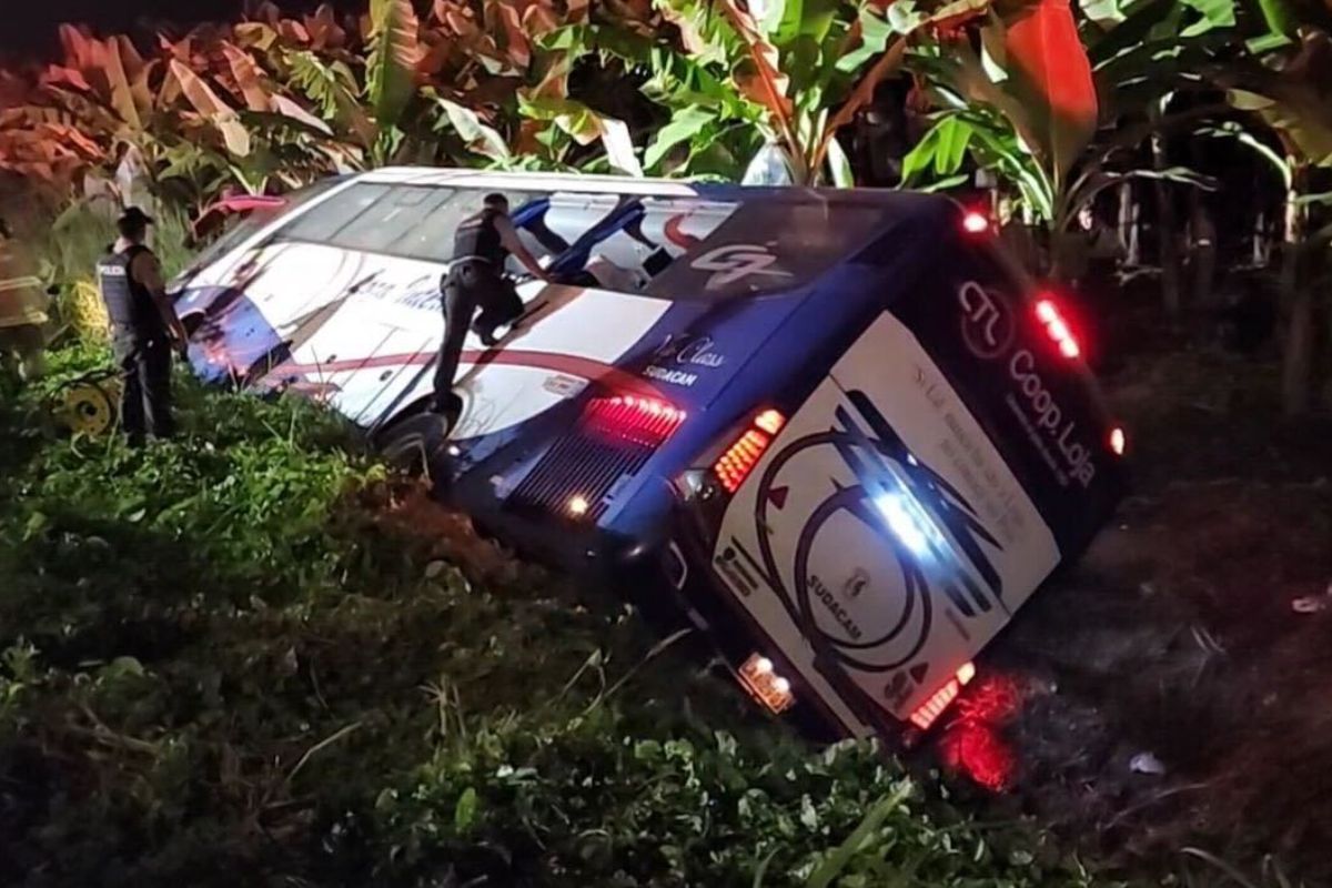 Volcamiento de un bus deja cinco fallecidos y más de 20 heridos - El ...