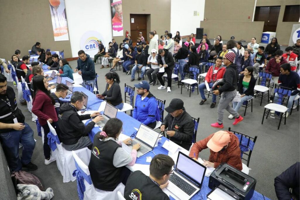 Cambio de domicilio, este 11 de mayo de 2024, en Quito. Foto: cortesía CNE
