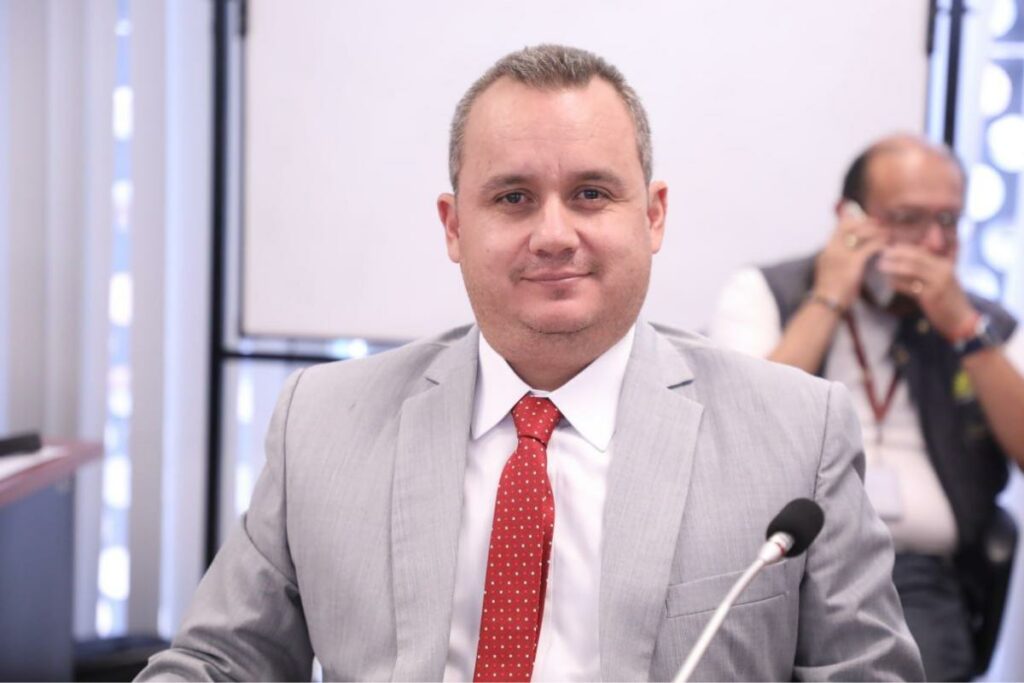 El legislador Carlos Vera fue elegido como presidente de la Comisión