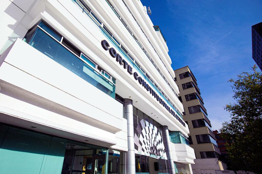 Las demandas de inconstitucionalidad buscan que se suspenda el alza del IVA y otros impuestos. Foto: Cortesía CC