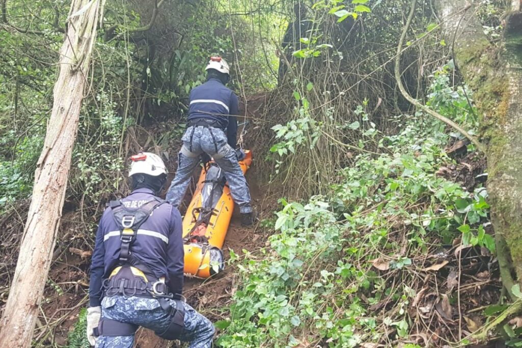 El cuerpo fue hallado en una quebrada del sector. Foto: X Agentes de Quito