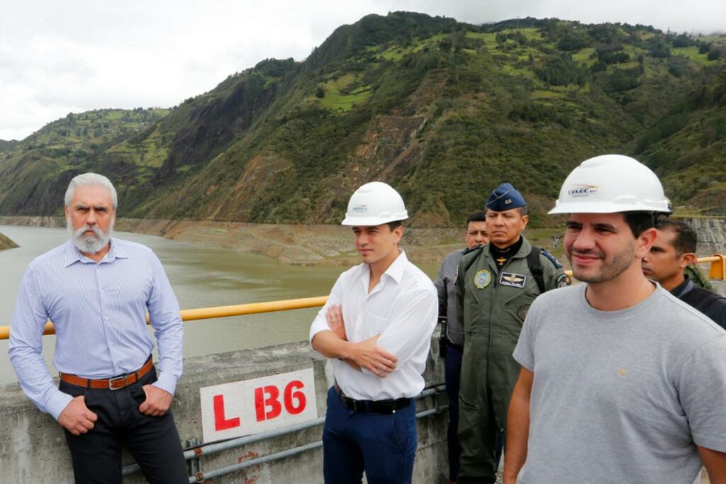 Daniel Noboa y Roberto Luque durante su recorrido por Mazar. Foto: X Ministerio de Energía