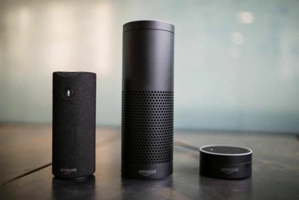 Los mejores asistentes virtuales incluyen a Siri de Apple, Alexa de Amazon, Cortana de Windows y Google Assistant. Foto: Freepik.