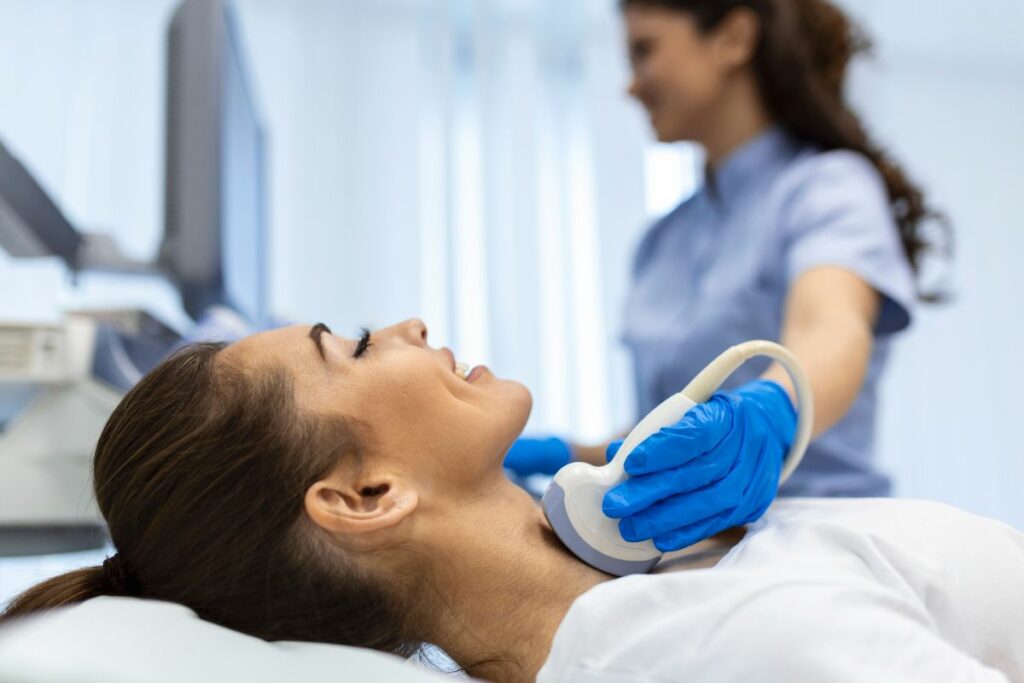 El hipotiroidismo, común y potencialmente grave, requiere tratamiento con levotiroxina para evitar complicaciones. Foto: Freepik.