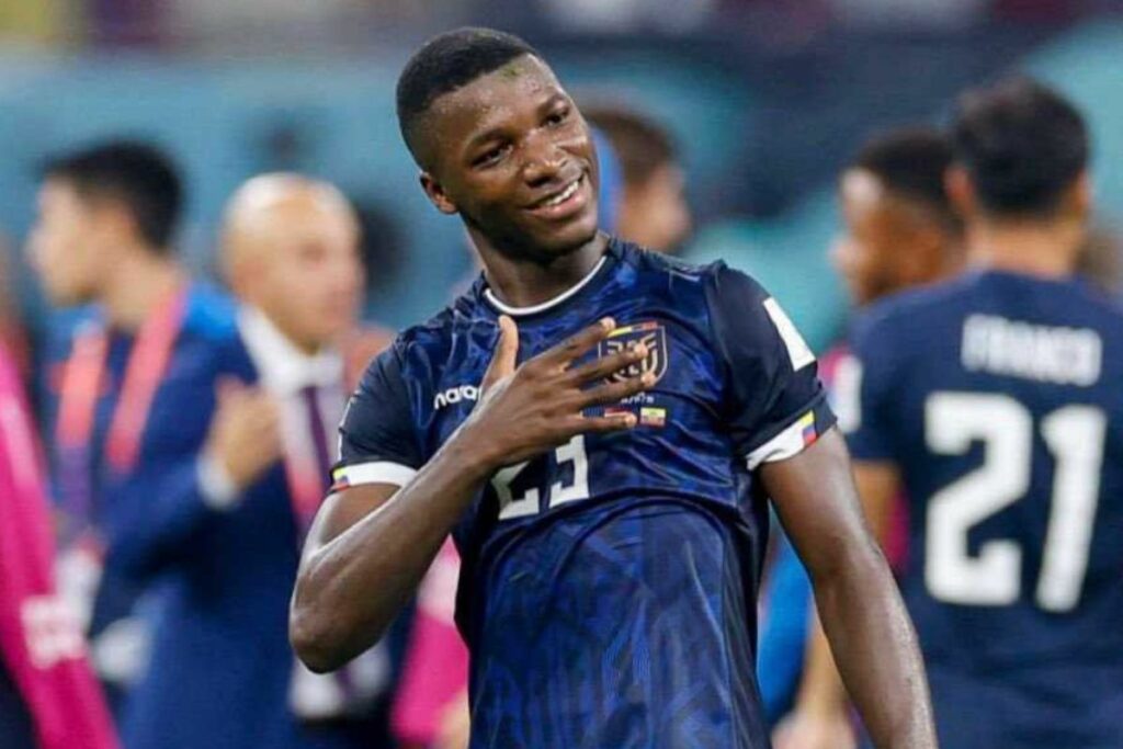 Moisés Caicedo con la camiseta de la Selección de Ecuador en el Mundial de 2022