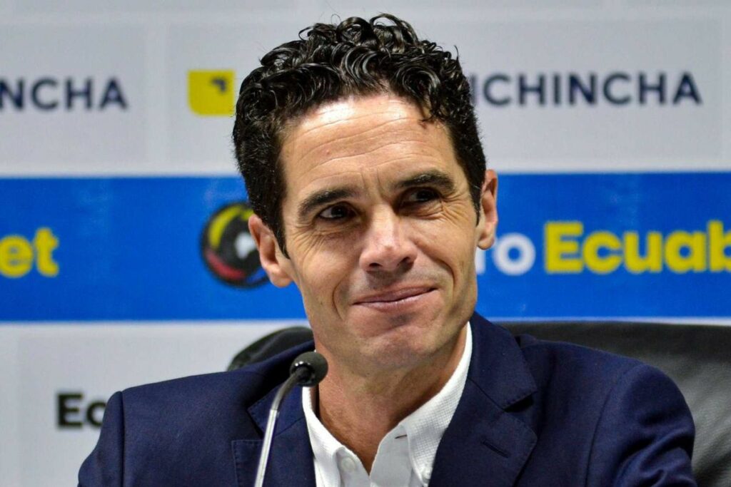 Josep Alcácer, DT de Liga de Quito, en rueda de prensa.