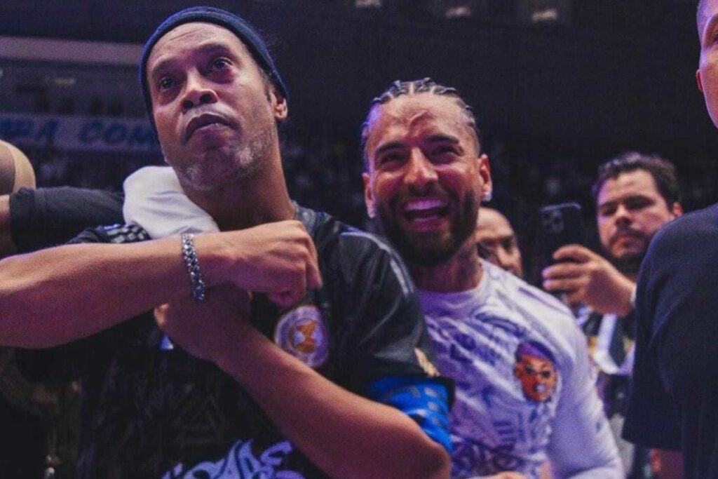 Ronaldinho (izq) junto a Maluma en el 'Sí sabe Fest'