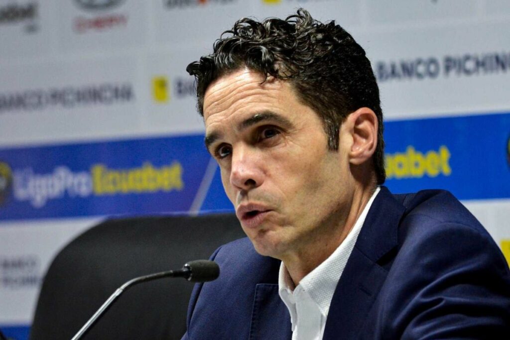 Josep Alcácer, DT de Liga de Quito, en rueda de prensa.