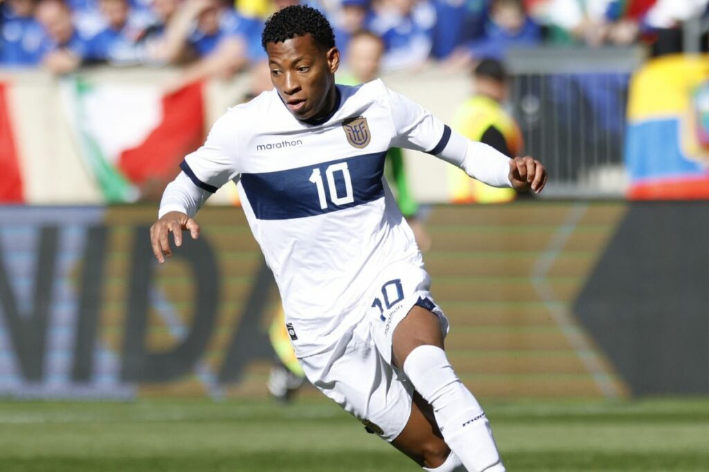 Gonzalo Plata en el último partido de la Selección de Ecuador, donde también estuvo Robert Arboleda.