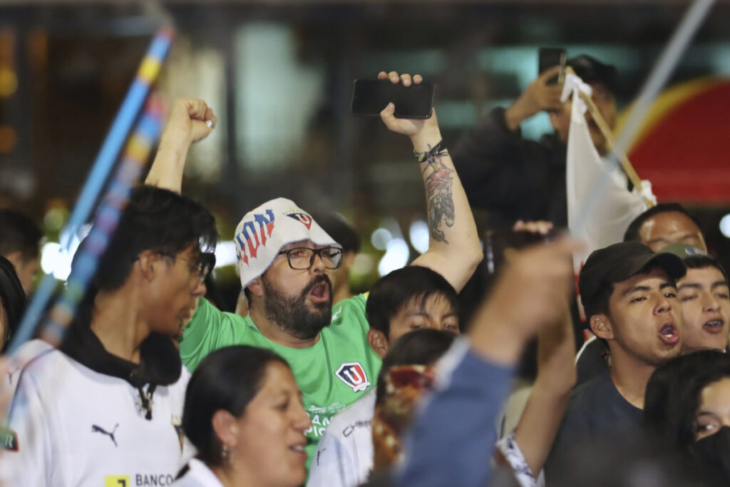 Imagen referencial de hinchas de Liga de Quito. La foto corresponde al 2023.