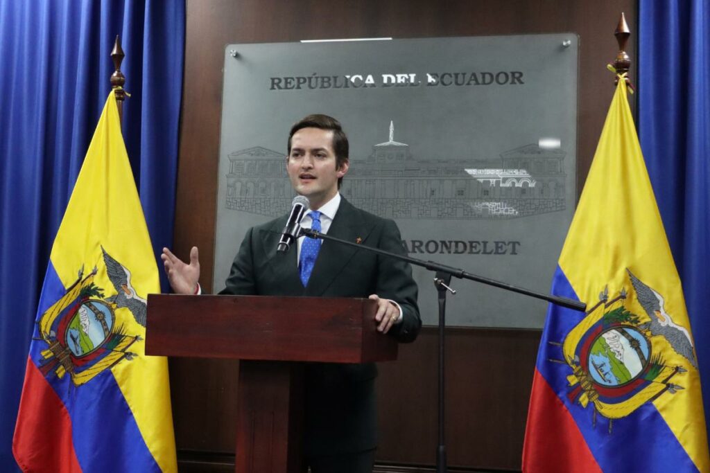 Esteban Torres, viceministro de Gobierno de Ecuador, durante su rueda de prensa.