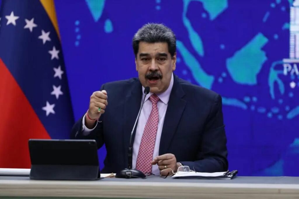 Nicolás Maduro anunció que elevará las bonificaciones a los trabajadores. Foto: EFE