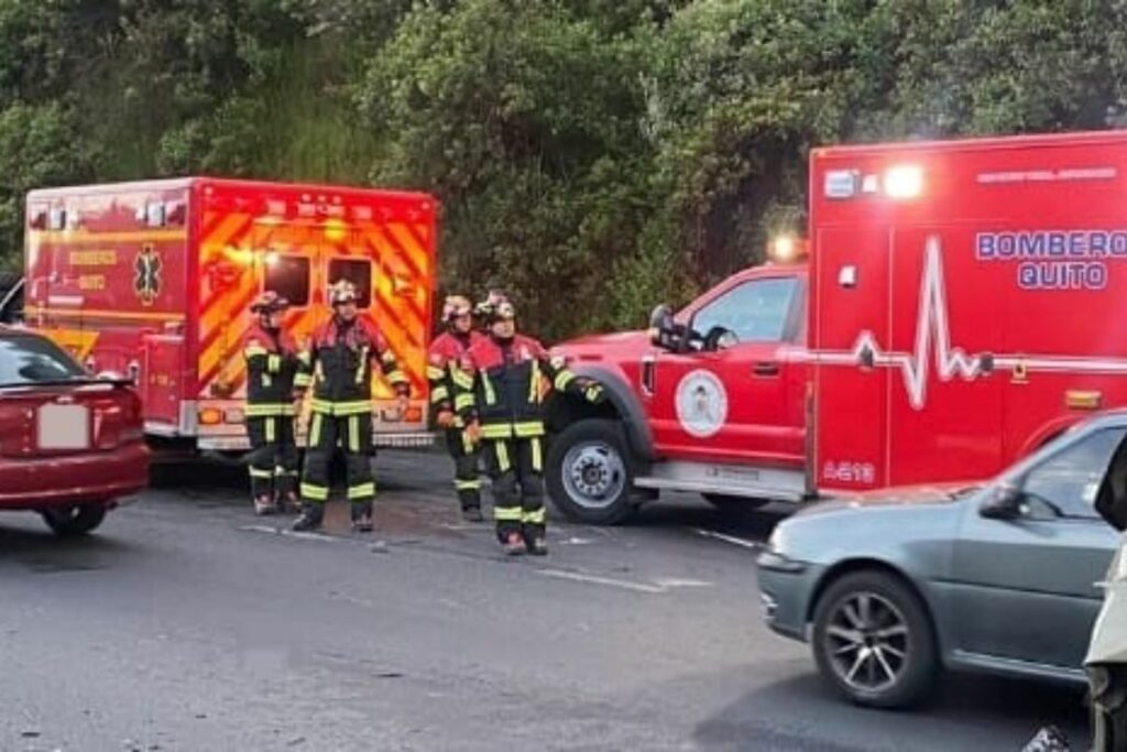 En Pueblo Unido resultaron cuatro personas heridas.