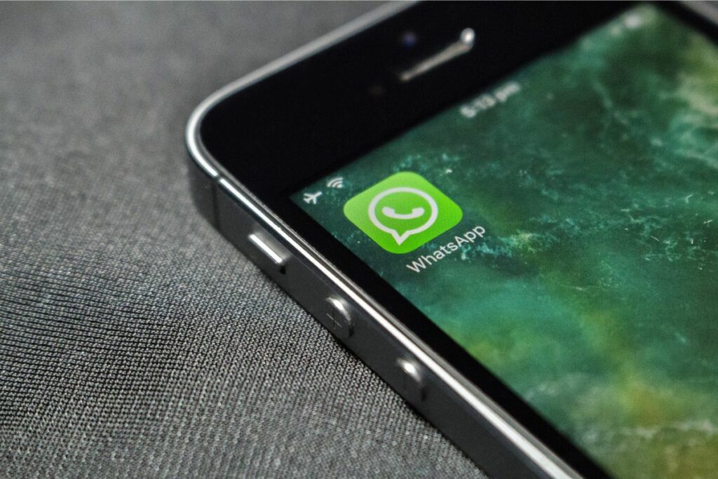 La última versión de WhatsApp permite distintos ajustes. Foto: Canva