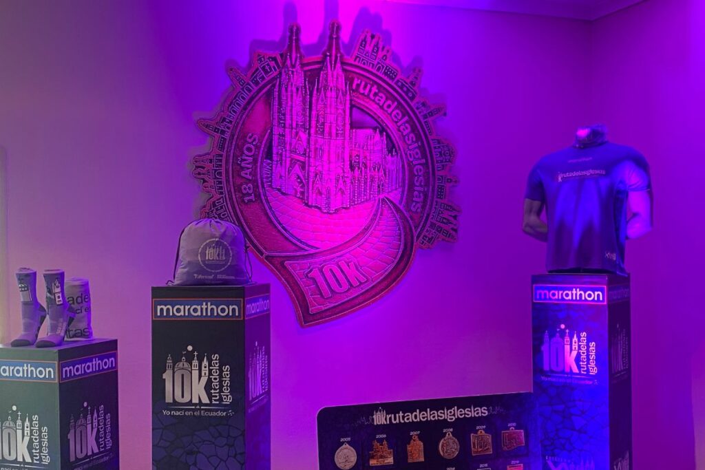 Diseño de la medalla y kit que se entregará a cada participante de la Ruta de las Iglesias 10K 2024.