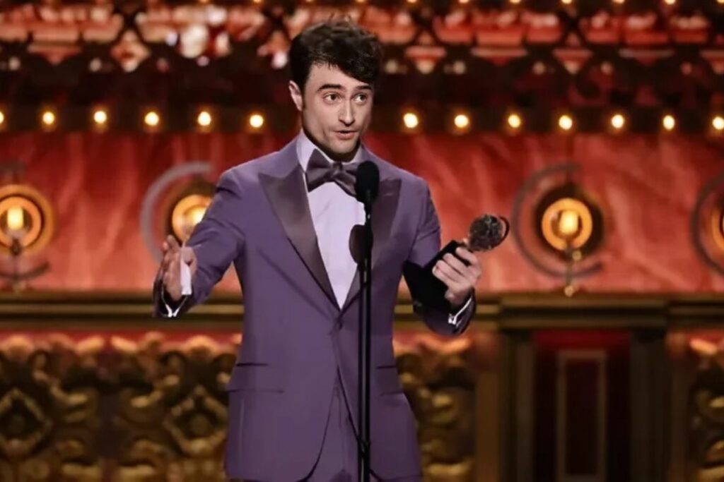 Daniel Radcliffe, reconocido por su papel en 'Harry Potter', consolida su carrera teatral con su primer Premio Tony. Foto: cnnespanol.cnn.com.