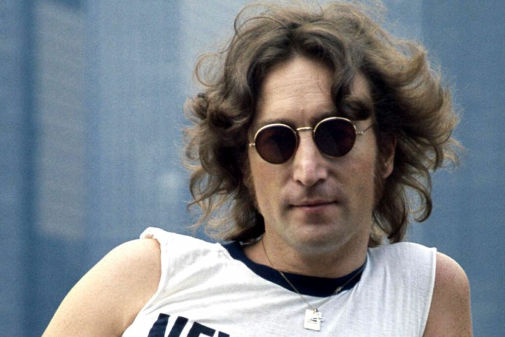 Los lentes redondos de John Lennon se convirtieron en su sello distintivo y un símbolo de su imagen pública. Foto: Internet