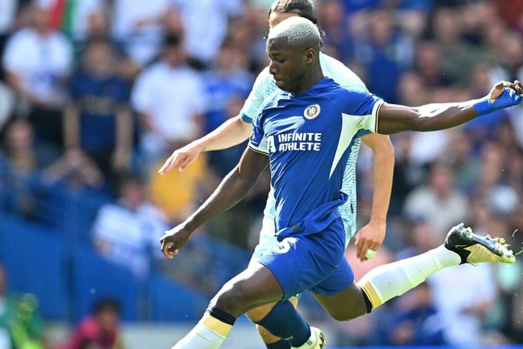 Moisés Caicedo en su último partido con el Chelsea antes de terminar la temporada 2023-2024.