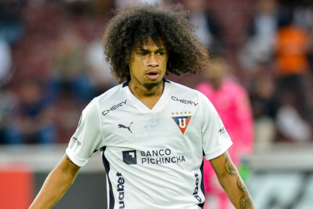 Marco Angulo, jugador de Liga de Quito, en un partido de la temporada 2024.