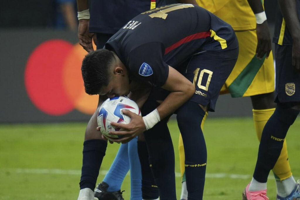 Kendry Páez con la Selección de Ecuador en la Copa América 2024.