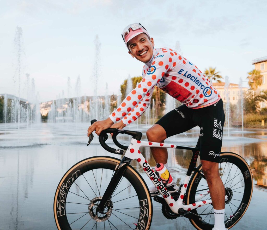 Richard Carapaz tras ganara la clasificación de montaña en el Tour de Francia antes de la Vuelta a España.